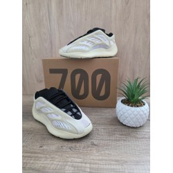 Adidas yeezy 700 blanca