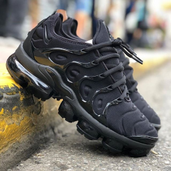 Vapormax Plus Negra