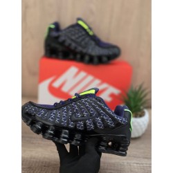 Shox negra logos nikes verde