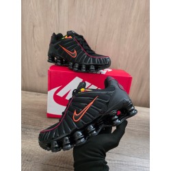 Shox negra logo naranja