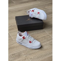 JORDAN 4 BLANCA CHAPA ROJA