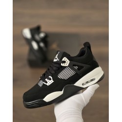 JORDAN 4 NEGRA SUELA BLANCA
