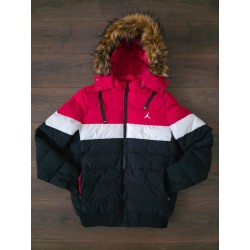 Abrigo jordan pelo negro rojo