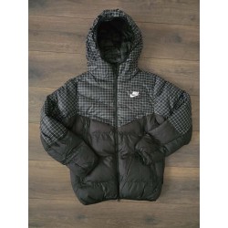 Abrigo nike negro cuadros