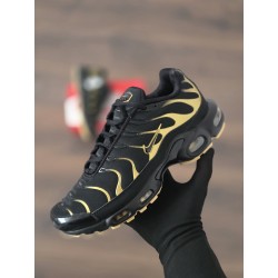 Tn negra con oro suela oro